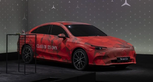 メルセデスベンツ『CLA』次期型、最新プロトタイプ発表…EVとハイブリッド設定