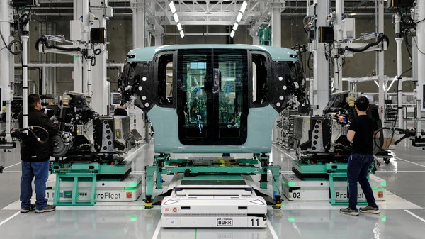 自動運転「Zoox」、年産1万台超のロボタクシー専用工場を開設