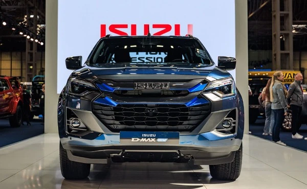 いすゞ初の電動ピックアップ『D-Max EV』は約1190万円、年内英国予約開始へ