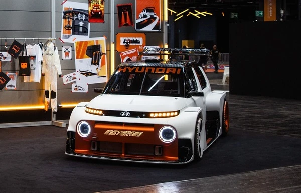 ヒョンデ、世界最大級ゲーム展示会に自動車メーカー初の単独出展…EV『インスター』のカスタムカー披露