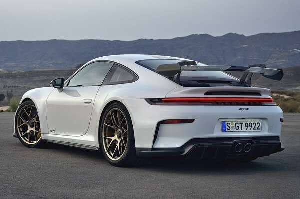 ポルシェ『911 GT3』改良モデルの予約開始、空力性能アップ＆軽量化　2814万円から