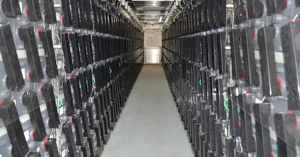 太陽光発電の電力を蓄電、GSユアサが高サイクル鉛蓄電池活用のEV充電システム実用化
