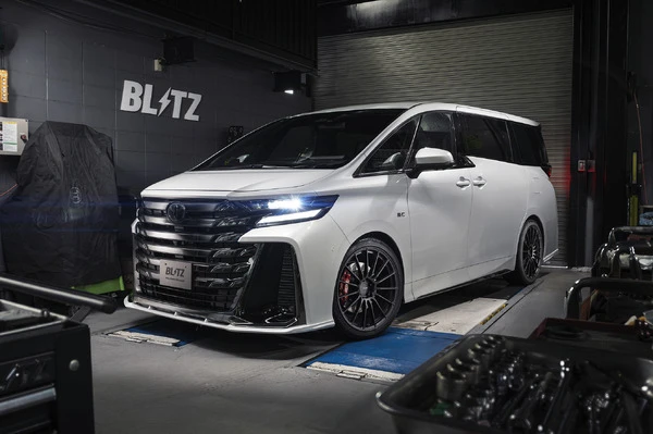 サラッと街乗り、グッと走る。BLITZ流『アルファード・ヴェルファイア』チューニングの最適解！
