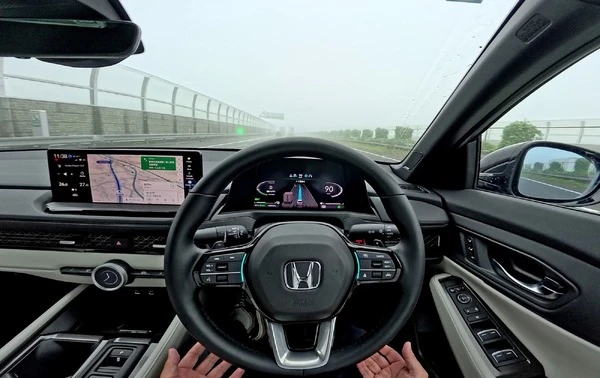 「ハンズオフ」は本当に必要なのか？ 高速での手離し運転を実現したホンダ『アコード』を試乗して感じた「意識の変化」