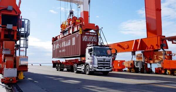 日野、自動運転トレーラーの実証実験…港湾物流の自動化めざす