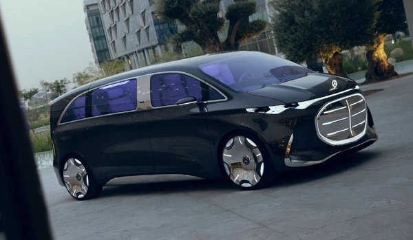王者アルファードを超えるか？ メルセデスベンツの次世代高級ミニバンに熱視線！「車の域を超えてる」