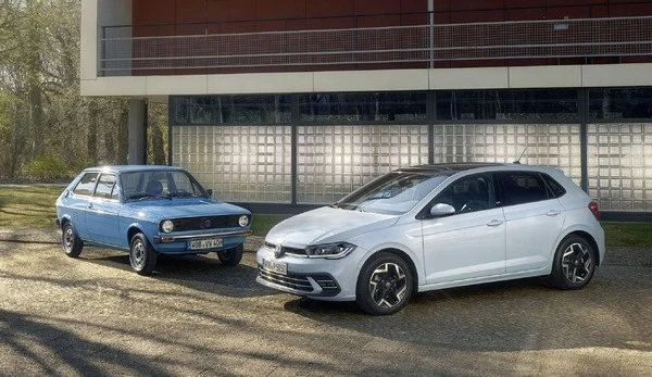 VW『ポロ』、誕生50周年記念車「Edition 50」を限定500台発売…386万9000円