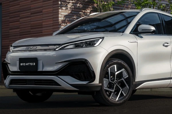 BYD『ATTO 3』にグロスブラックパーツ装着の「Black Style」、限定50台で418万円から