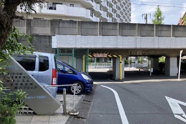 軽自動車ベストセラーは通れない？ 桁下1.8mの低いガード…京浜急行・八丁畷