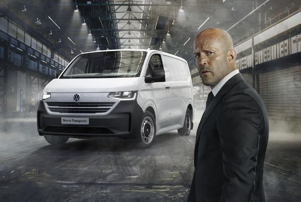 ジェイソン・ステイサムが『トランスポーター』つながりで魅力をアピール!? VWが新型カーゴバンをメキシコで発表