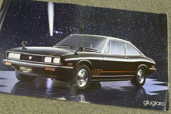 販売わずか3年の希少車種、「角目」のいすゞ『117クーペ』【懐かしのカーカタログ】