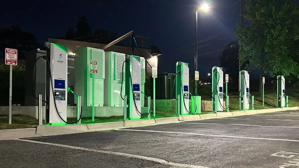 VWの「エレクトリファイアメリカ」、超高速EV充電網拡大…コンビニ「ロイヤルファームズ」と提携