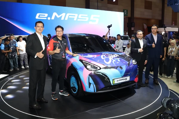 プロトン、新型EV『eMas 5』初公開…マレーシアモーターショー2025