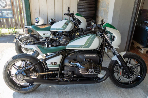 BMW『R12』と『R18』を“バイエルンの森”カスタム、「スピード・シスターズ」発表