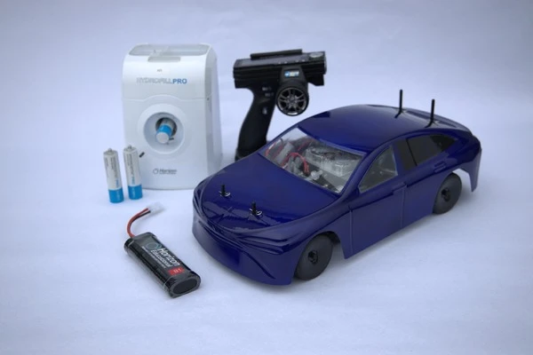 欧州トヨタ、燃料電池で動くモデルカーキットを学生に配布へ、水素技術教育でH2GPと提携