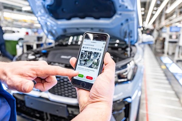 1日1400台の検査リストを自動生成、BMWがAI活用の車両品質検査システム開発