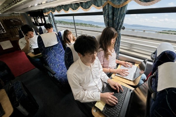 車内で通話・ウェブ会議OK！ 大阪～琴平間を移動オフィス化…琴平バス「コトリンクビズ」