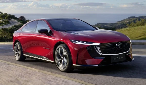 マツダの新型EVセダン「Mazda6e」、人馬一体の哲学を電動化時代へ…2026年英国発売
