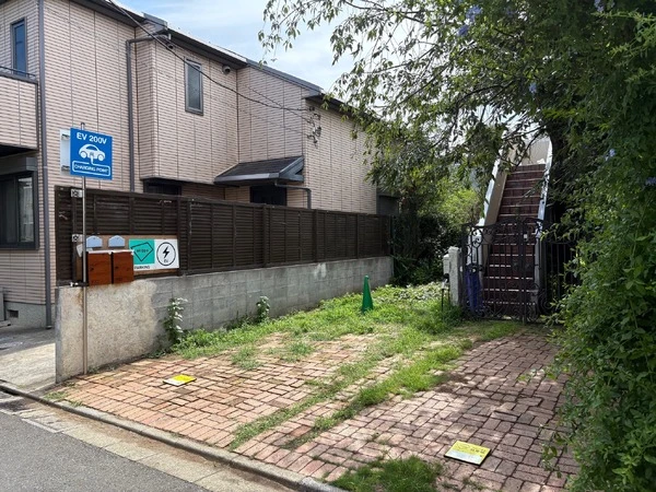 一般住宅駐車場にEV充電ステーション導入、駐車場と充電スポット探しを一度で…エネリバーがアキッパと連携