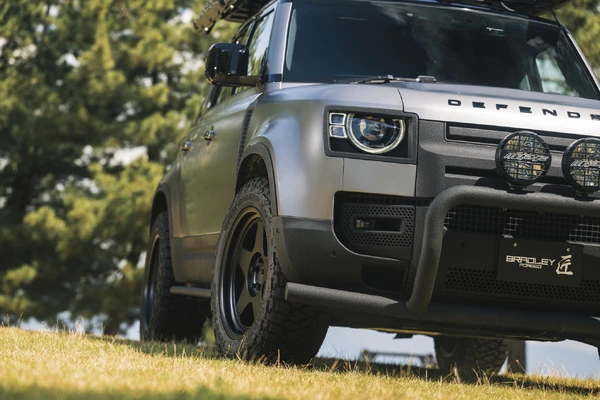 4WDマニア集団の本気ホイール！ 4x4エンジニアリング「ブラッドレーフォージド匠」20インチで輸入車SUVが唯一無二の存在感を纏う