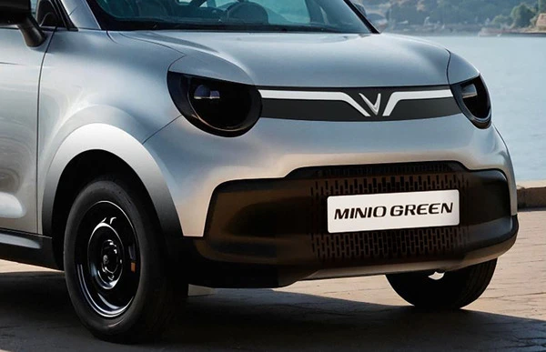 納車前に性能向上!? “おこ顔”がキュートな小型EV『ミニオグリーン』が追加開発を発表
