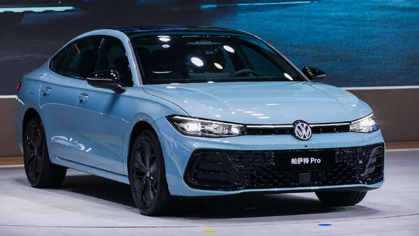 VW『パサート』新型、中国向けのロングバージョン「Pro」は全長5m超え