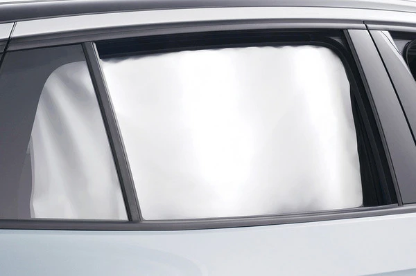 行楽の秋、本番！ 車中泊で重宝する手頃で便利な「カーテン」［特選カーアクセサリー名鑑］