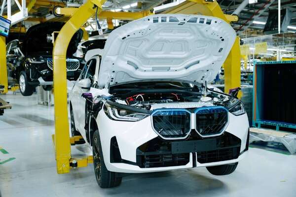 BMW、新型『X3』の生産拡大へ…PHEVの販売が好調