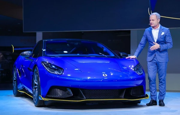 世界初の完全ドライブバイワイヤ搭載、BYD「DENZA」がEVスーパーカー提案