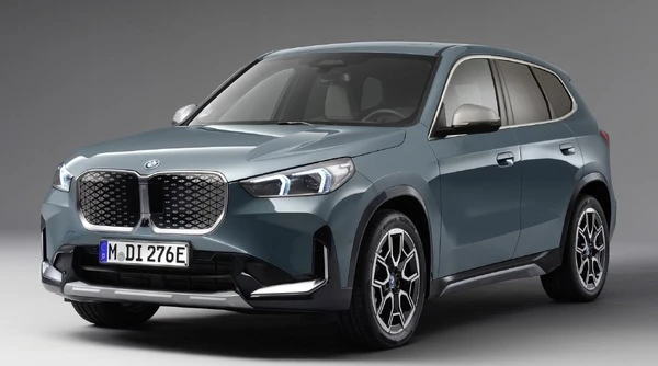 BMW『iX1』仕様変更、航続11%向上し550km達成…567万円から