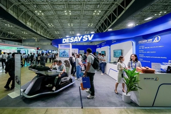 中国Desay SV、業界初AIプラットフォーム「EA01U」を日本初公開…人とくるまのテクノロジー展 2026