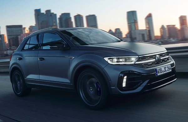 VW『Tロック R』に172台の限定車「ブラックスタイル・パフォーマンス」登場、724万9000円