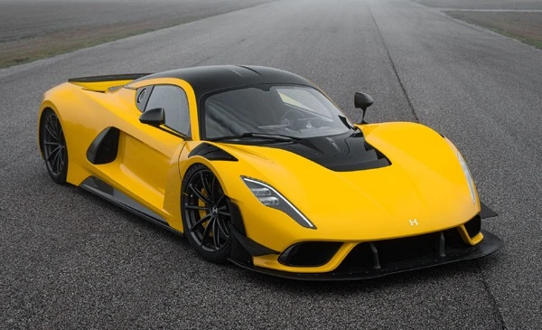 世界最強の内燃エンジン搭載！ 2031馬力のハイパーカー『ヴェノムF5』が進化