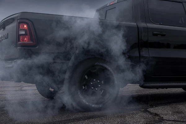 V8「HEMI」搭載車が復活、大型ピックアップトラック『ラム1500』に…米国で出荷開始