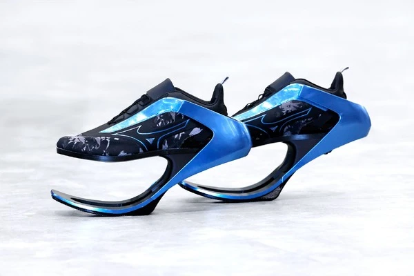 ミズノ、カーボン技術活用の新フットギア「MOBILARIA β」発表…ジャパンモビリティショー2025