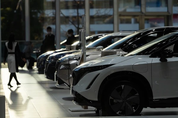 日産、追加の大リストラ策、2万人規模の人員削減検討［新聞ウォッチ］