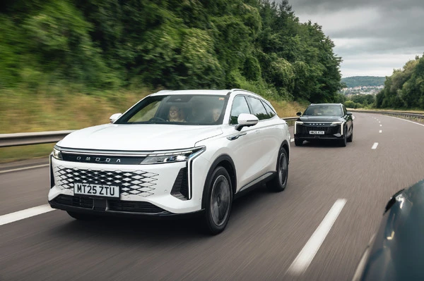 1回の充電と給油で1175km走破、中国OMODAの電動SUVが長距離テスト