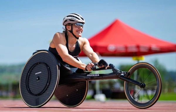 ホンダが支援、車いすレーサーのデブルナー選手が200mで世界記録更新