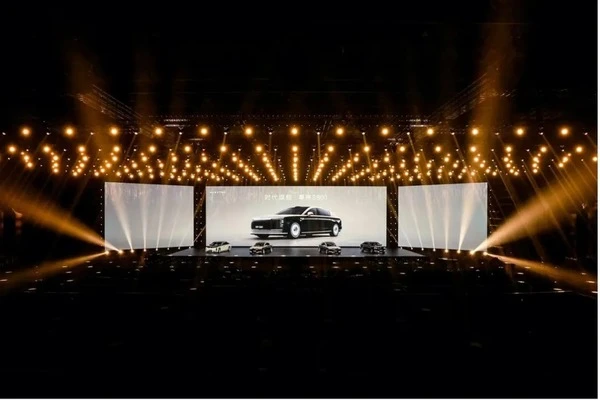 ファーウェイとJACの新ブランド「尊界」、2000万円級の高級セダン『S800』発売