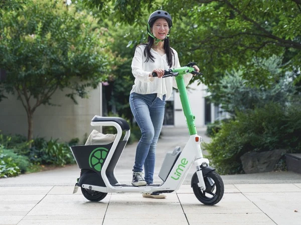 電動モビリティシェア「Lime」、イオン東雲店に国内最大規模のポート開設