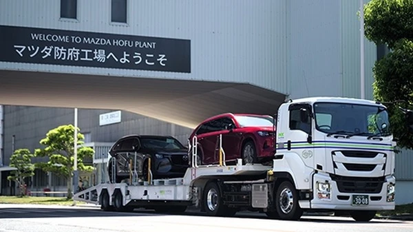マツダと日本通運、HVOバイオディーゼルで完成車輸送トレーラー実証走行
