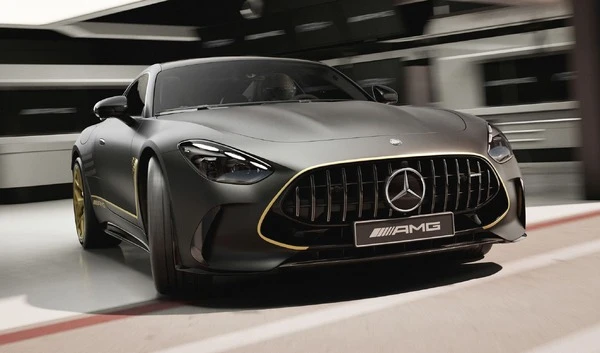 メルセデスAMG、“ブラピ”F1映画とコラボした限定車「APXGP Edition」発表