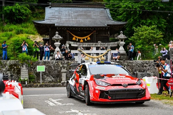 トヨタ株価が急反落…22年ぶりに時価総額トップの座から陥落