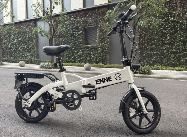 レーシングチームが開発した話題の特定小型原付、『ENNE T600GR』が正式販売へ