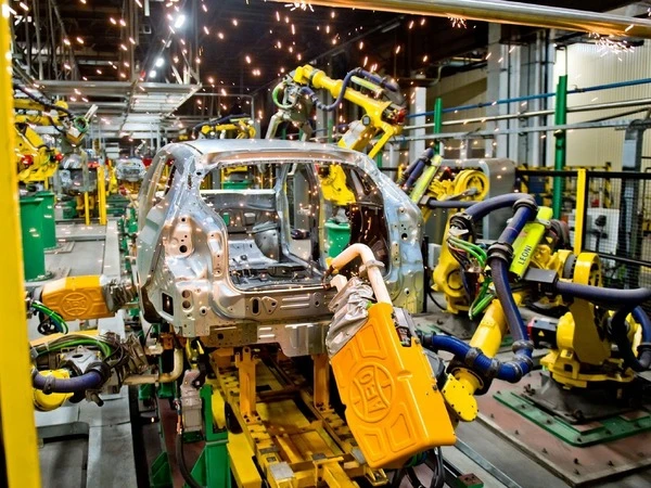 ラーダの新型車『イスクラ』生産に向け最新ロボット技術を導入