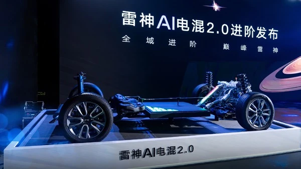 中国吉利、「雷神AI」搭載ハイブリッドで燃費「40.2km/リットル」実現