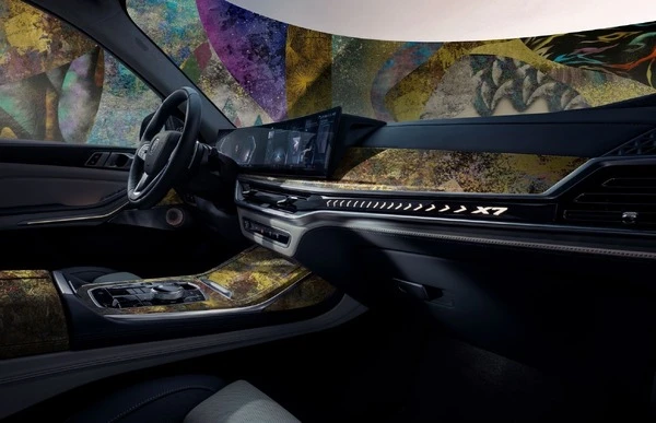 BMW『X7』日本専用カスタムオーダーサービス開始、車両本体プラス550万円　世界初の2トーンボディ塗装も