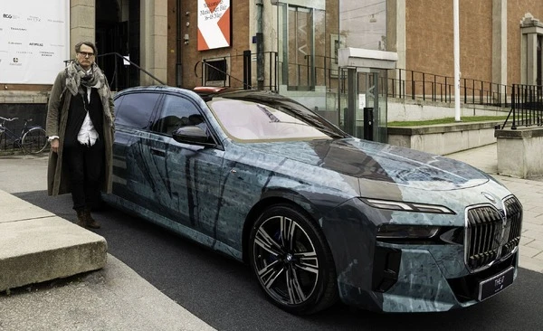 BMWの最新アートカー7台がスウェーデン・ストックホルムで「走るアート」に