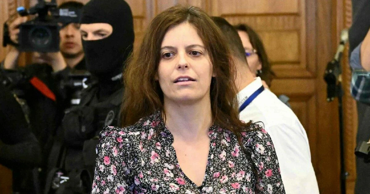Ilaria Salis torna in libertà dopo l’elezione all’Europarlamento: la polizia ungherese le ha tolto il braccialetto elettronico