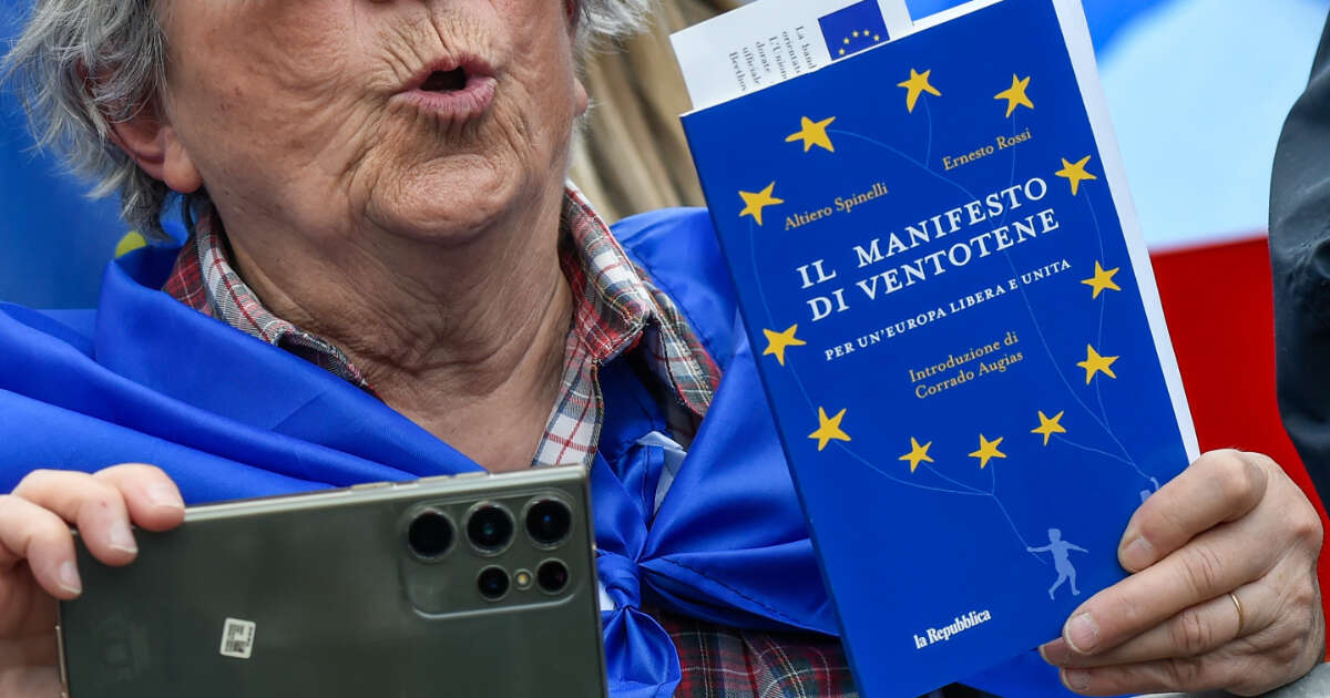 “Massimizzare l’efficienza bellica nei periodi di pace per preparare inevitabili guerre”: così il Manifesto di Ventotene parla dell’Ue di oggi